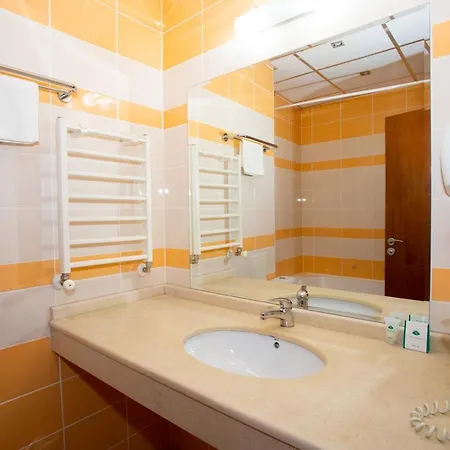 Contessa 3*