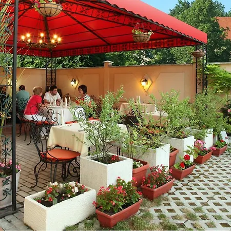 Contessa 3*